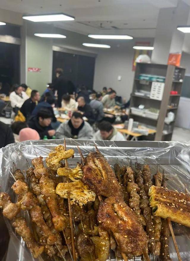 常州一燒烤店花10萬贊助蘇超，因系唯一個體贊助商爆火，附近商戶：之前生意一直好