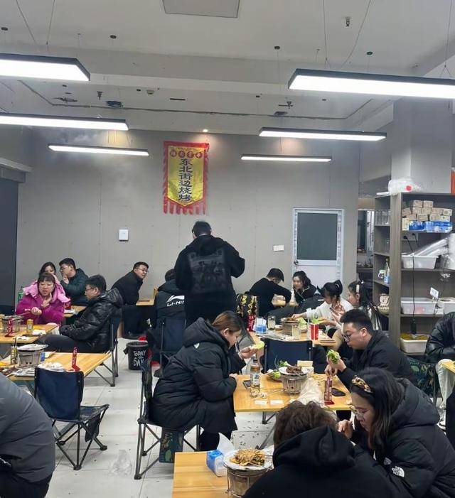 常州一燒烤店花10萬贊助蘇超，因系唯一個體贊助商爆火，附近商戶：之前生意一直好