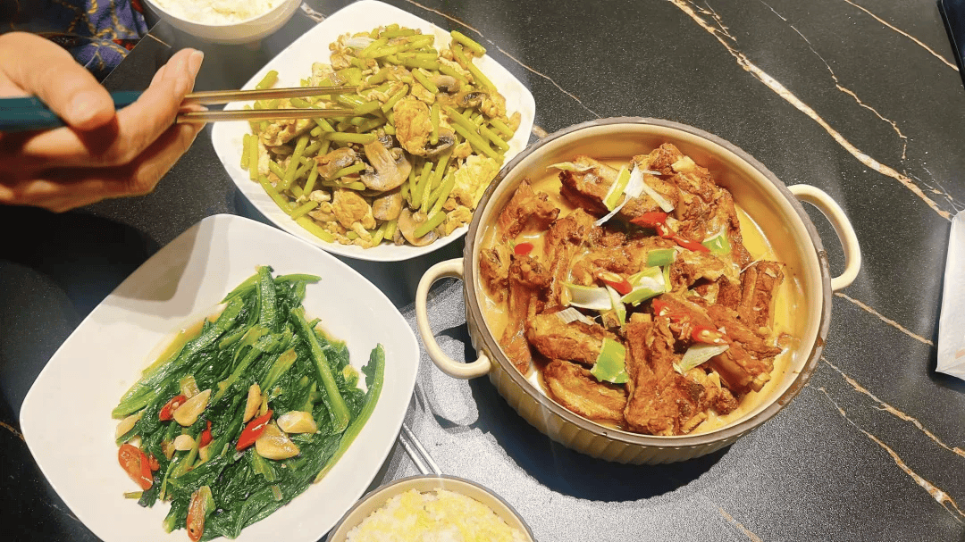 “包月800，不談戀愛(ài)”，上門(mén)做飯的年輕人有多搶手