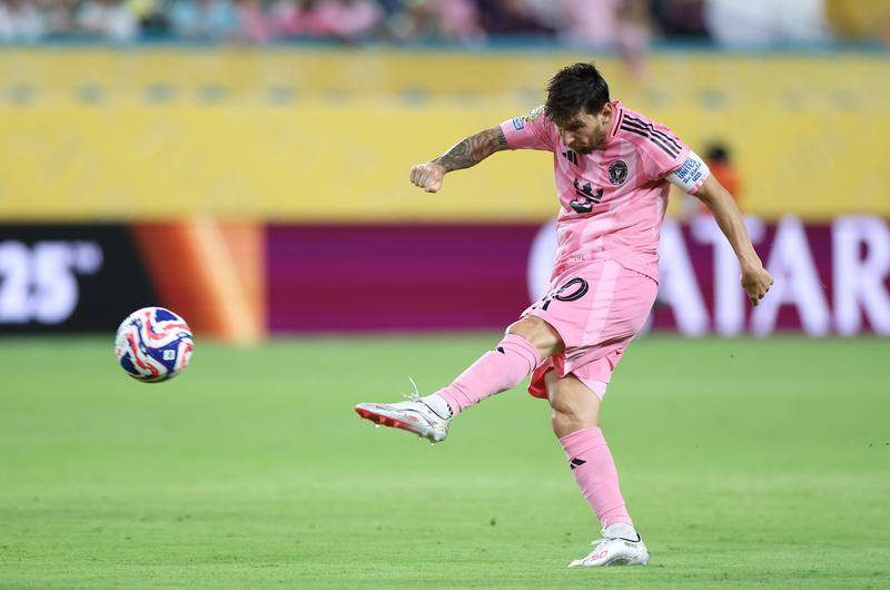 世俱杯16強已定8席：梅西將戰(zhàn)舊主 馬競波爾圖出局