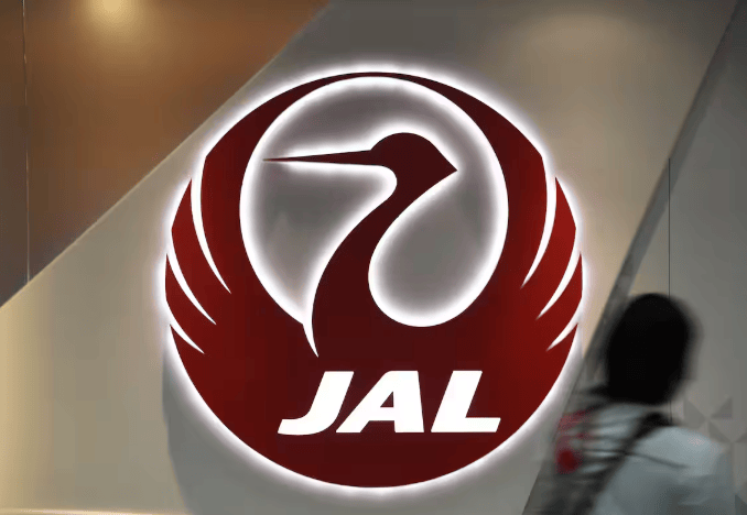 日航一波音客機(jī)在上海飛往成田途中發(fā)生故障，緊急降落關(guān)西機(jī)場(chǎng)