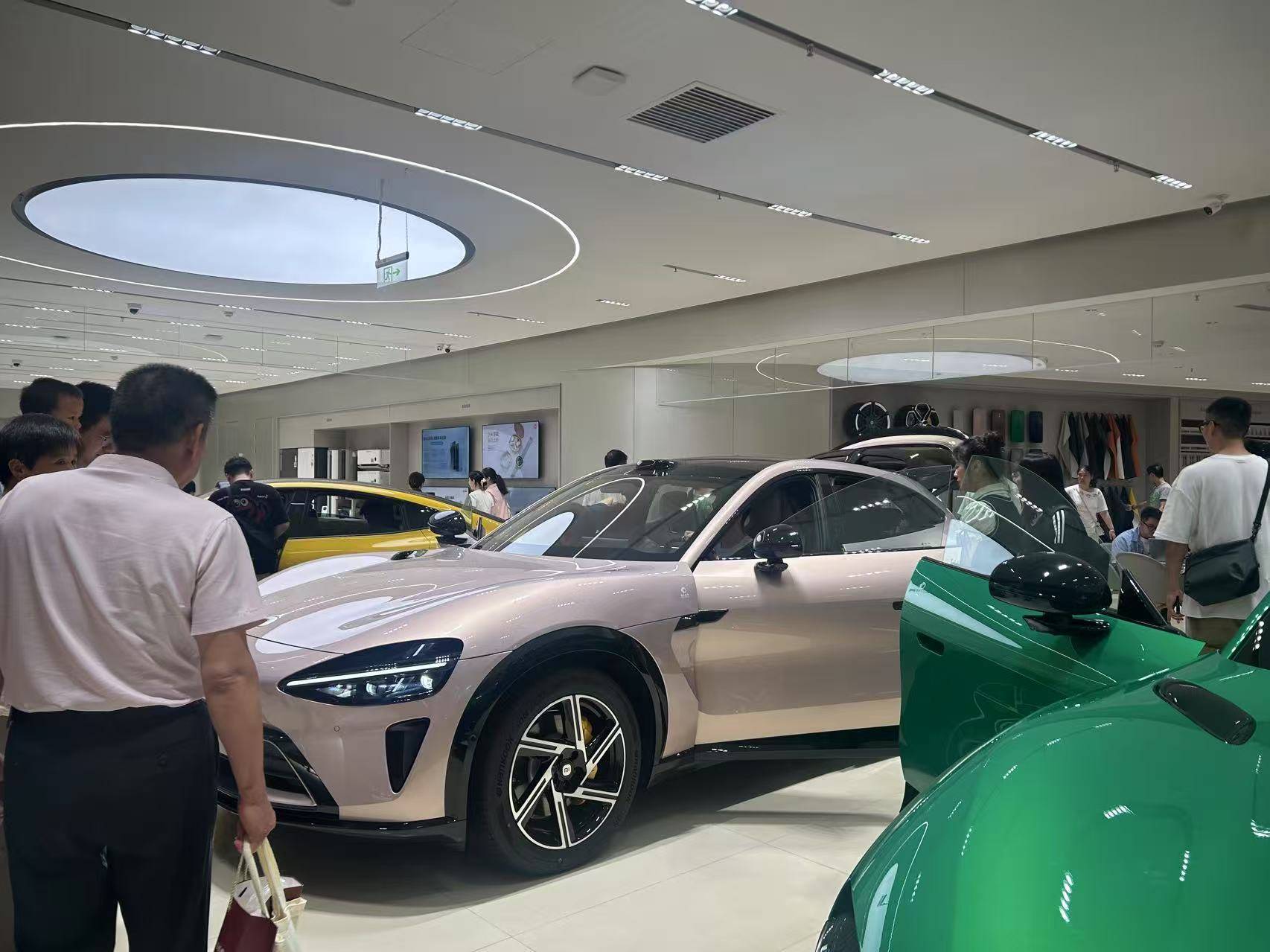 小米YU7上市72小時：“鎖單+1”刷屏工作群，提車時間最長超一年，雷軍直面“產(chǎn)能挑戰(zhàn)”？