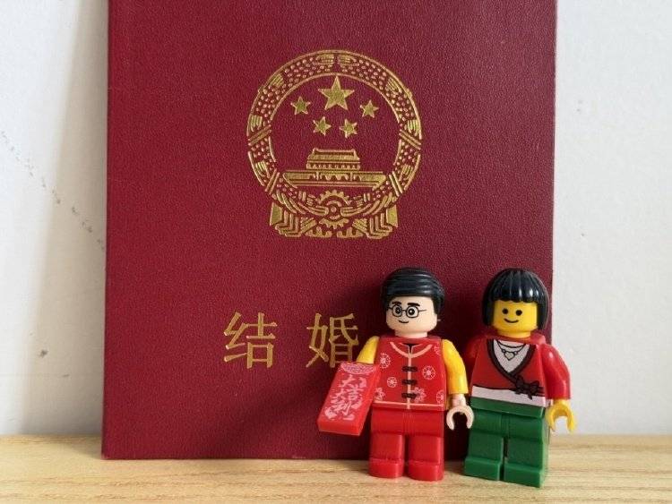 男子相親閃婚后發(fā)現(xiàn)女方有精神殘疾，10萬彩禮被8個(gè)媒人分走8萬