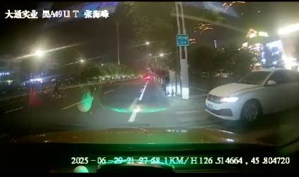 哈爾濱市14歲女孩夜晚突然休克！多虧好的哥張海峰