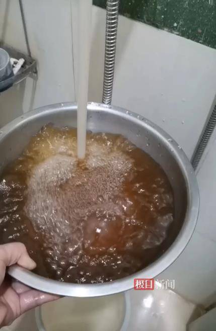 江門多片區(qū)自來水呈黃色，居民稱“炒菜省了醬油”，水務(wù)部門回應(yīng)