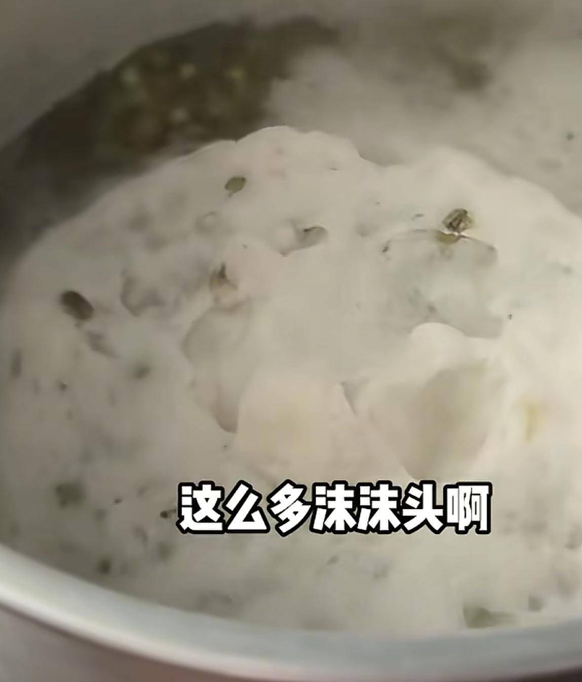 真空包裝沒(méi)有壞！外婆煮了家里藏了10年陳綠豆，能喝嗎？