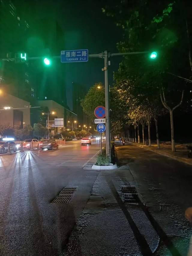 西安警方通報(bào)“民警違規(guī)停車致人死亡”：系紀(jì)檢監(jiān)察組干部，責(zé)令重新調(diào)查認(rèn)定事故責(zé)任