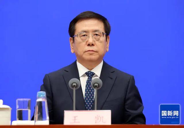 河南省省長(zhǎng)：年輕干部要做清正廉潔的干凈人，堅(jiān)決剎住違規(guī)吃喝歪風(fēng)