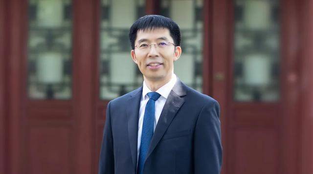 曾嶸出任清華大學常務(wù)副校長（正局級）