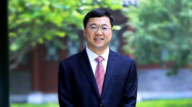 曾嶸出任清華大學常務(wù)副校長（正局級）