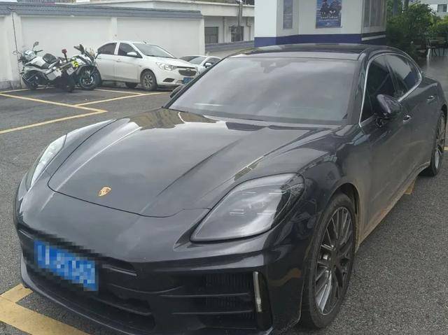 離奇！昆明一輛140萬的保時(shí)捷在停車場(chǎng)憑空消失