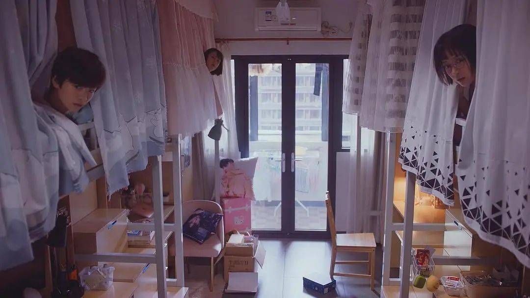 “在走廊偶遇都會(huì)尷尬”，00后大學(xué)舍友咋成了最熟悉的陌生人