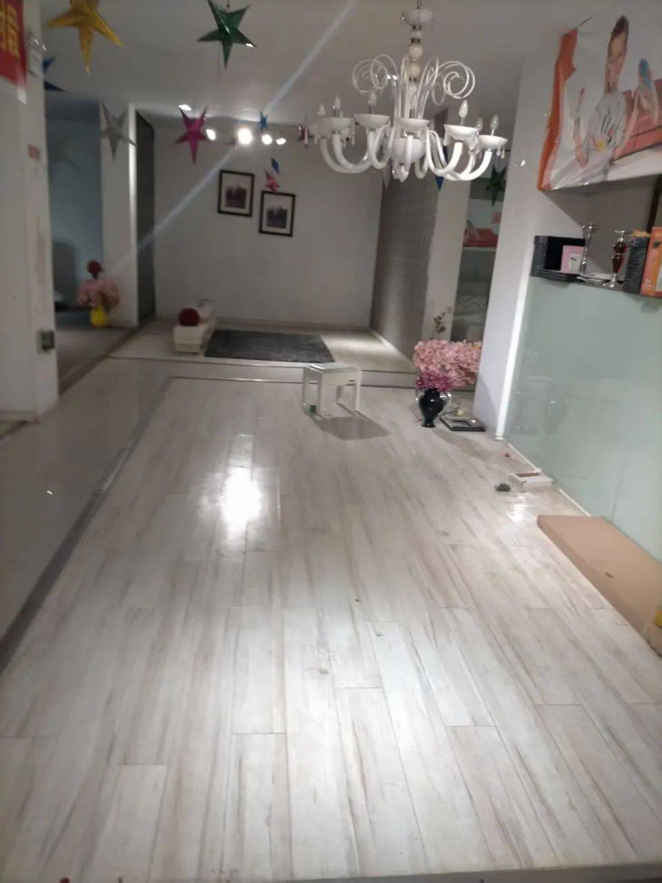 湖南一女子稱(chēng)價(jià)值百萬(wàn)家具失蹤5年難立案：二房東是民警，其父系退休縣領(lǐng)導(dǎo)
