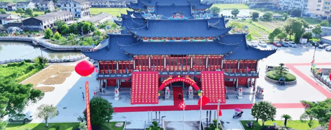 溫州一李姓孩子考上北大，當(dāng)?shù)卦诶钍献陟舸筠k儀式，還“驚動了宗族長老”，當(dāng)?shù)鼗貞?yīng)