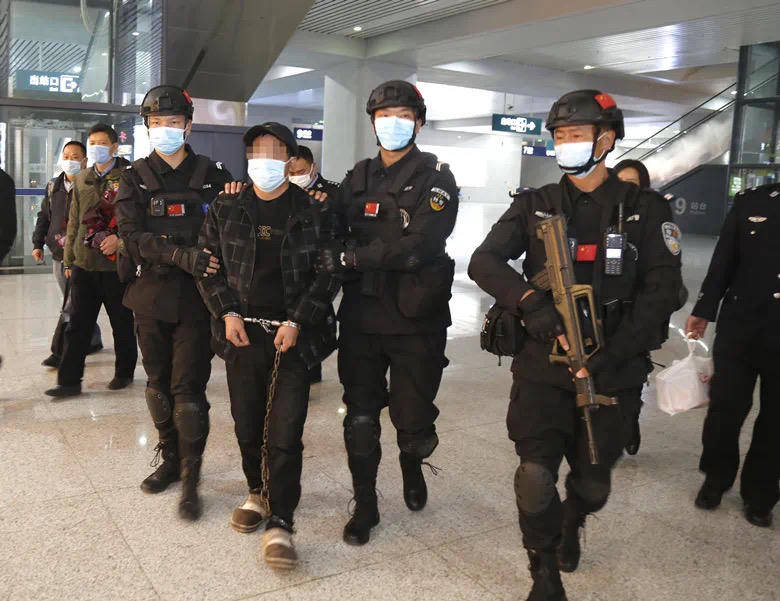 “男子強(qiáng)奸嫂嫂出獄后又刺死見義勇為者”案二審，擇日宣判 警方曾披露抓捕過程等諸多細(xì)節(jié)