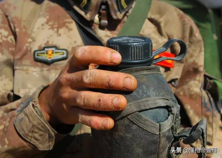 中國特種兵新裝備摸禿美軍，網友：你跟我說這是解放軍？