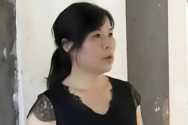 湖南55歲巨嬰女子因太漂亮，沒上過一天班，顏值曝光后網(wǎng)友唏噓