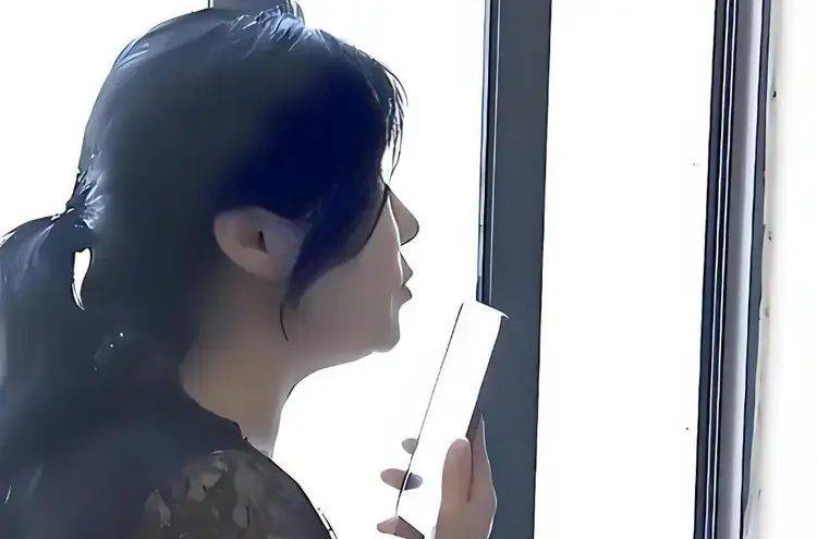 湖南55歲巨嬰女子因太漂亮，沒上過一天班，顏值曝光后網(wǎng)友唏噓