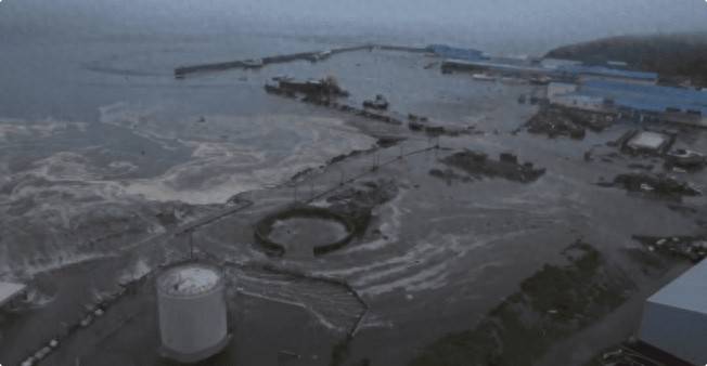 海軍基地遇上大地震，港內(nèi)全是新核潛艇，損壞一艘都能讓俄軍心疼