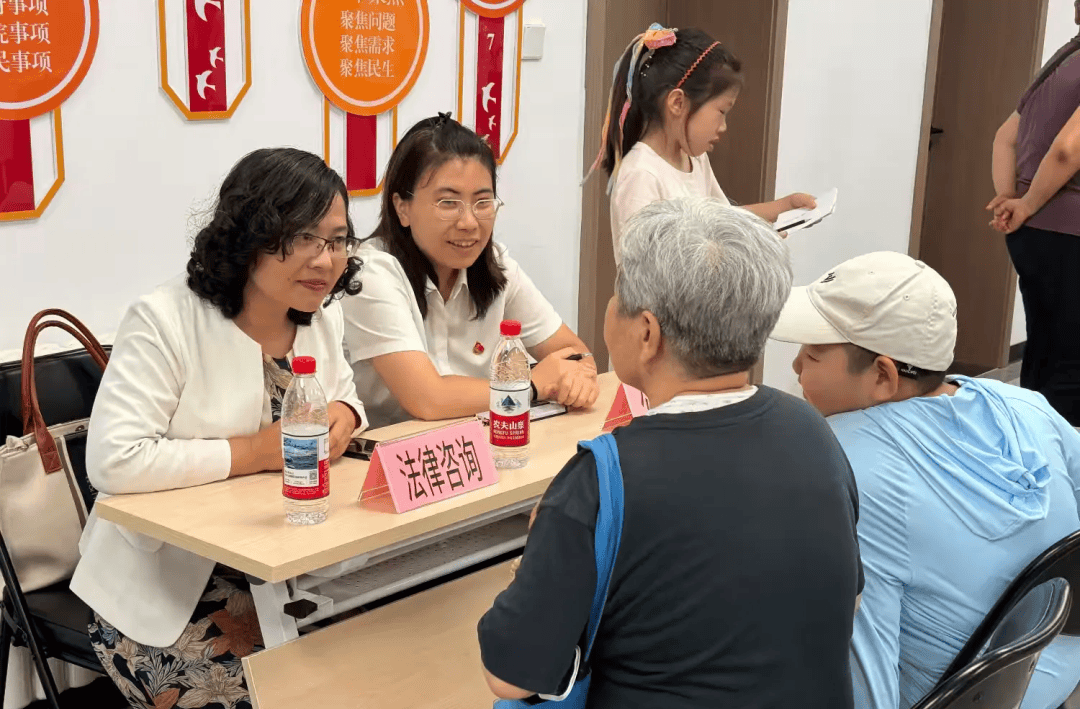 “法治進社區(qū)（村）”法律服務(wù)團走進甘家口街道