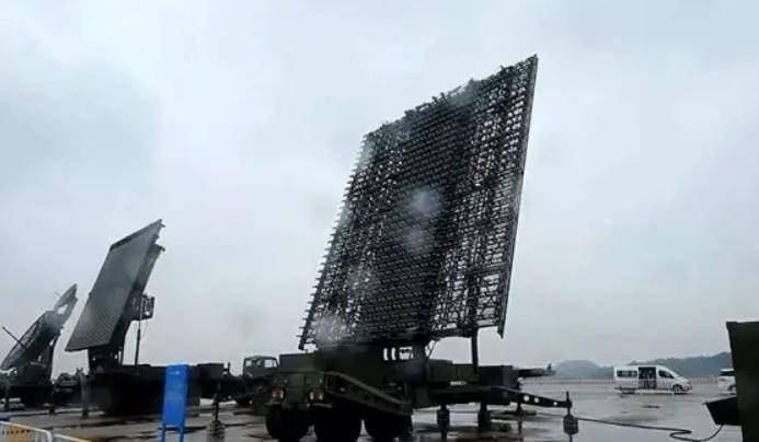 殲10C雷達遭到干擾，迅速請求空警500支援，霹靂15在最后時刻緊緊鎖定殲20