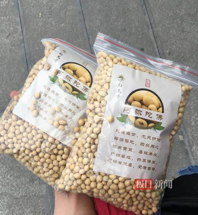 印樂方丈管理下的白馬寺：僧人頂著高溫種地，義工稱寺里秉承農(nóng)禪并重