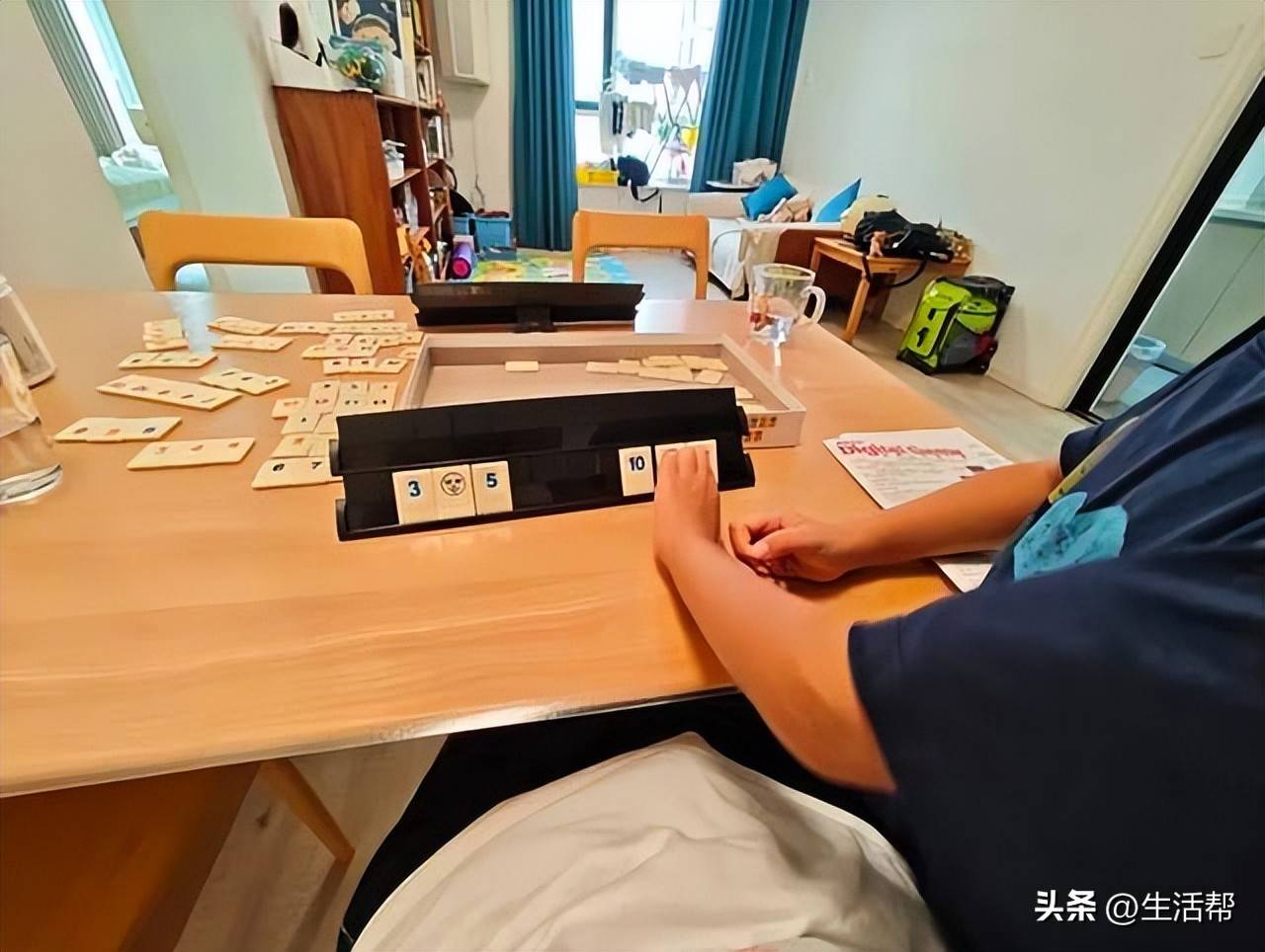 大學生暑期上門帶娃成熱門兼職，家長外包育兒喘口氣