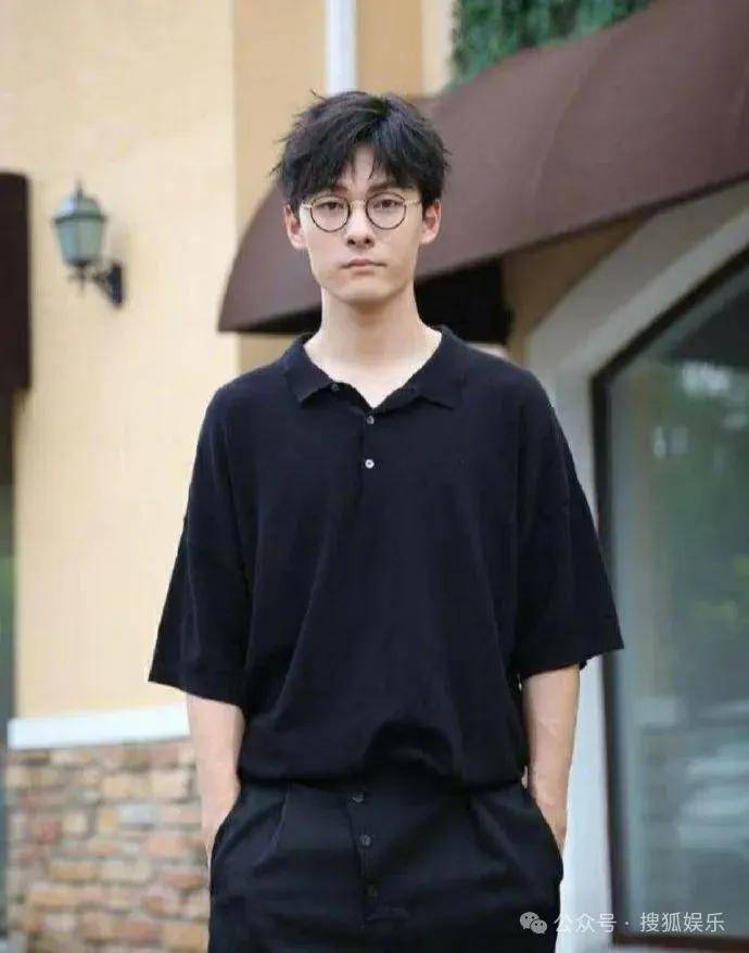 離婚三年又被拍到親密逛超市，他倆這是純帶娃還是真復(fù)合了？