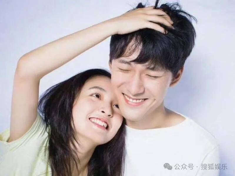 離婚三年又被拍到親密逛超市，他倆這是純帶娃還是真復(fù)合了？