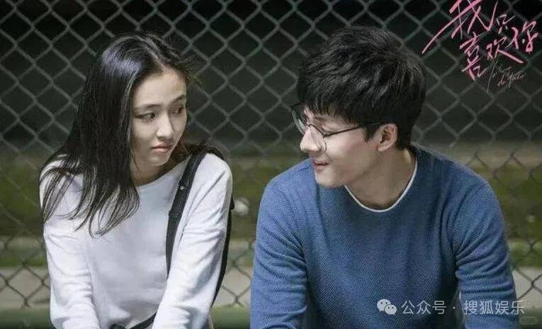 離婚三年又被拍到親密逛超市，他倆這是純帶娃還是真復(fù)合了？