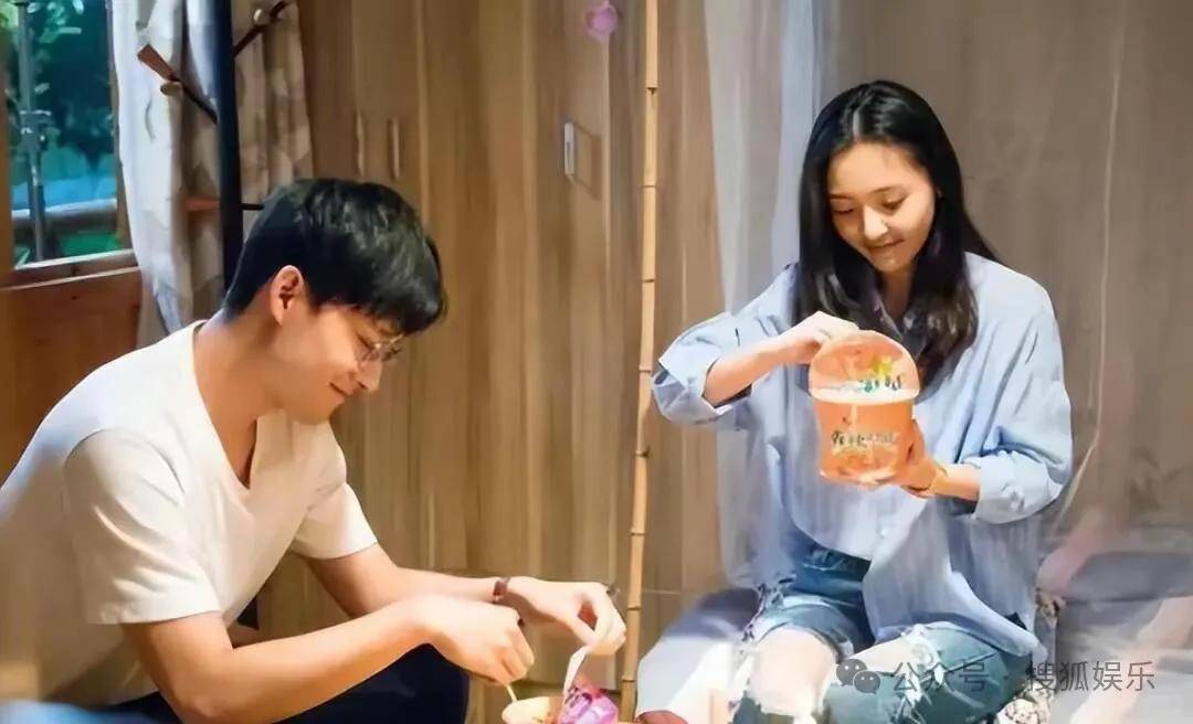 離婚三年又被拍到親密逛超市，他倆這是純帶娃還是真復(fù)合了？