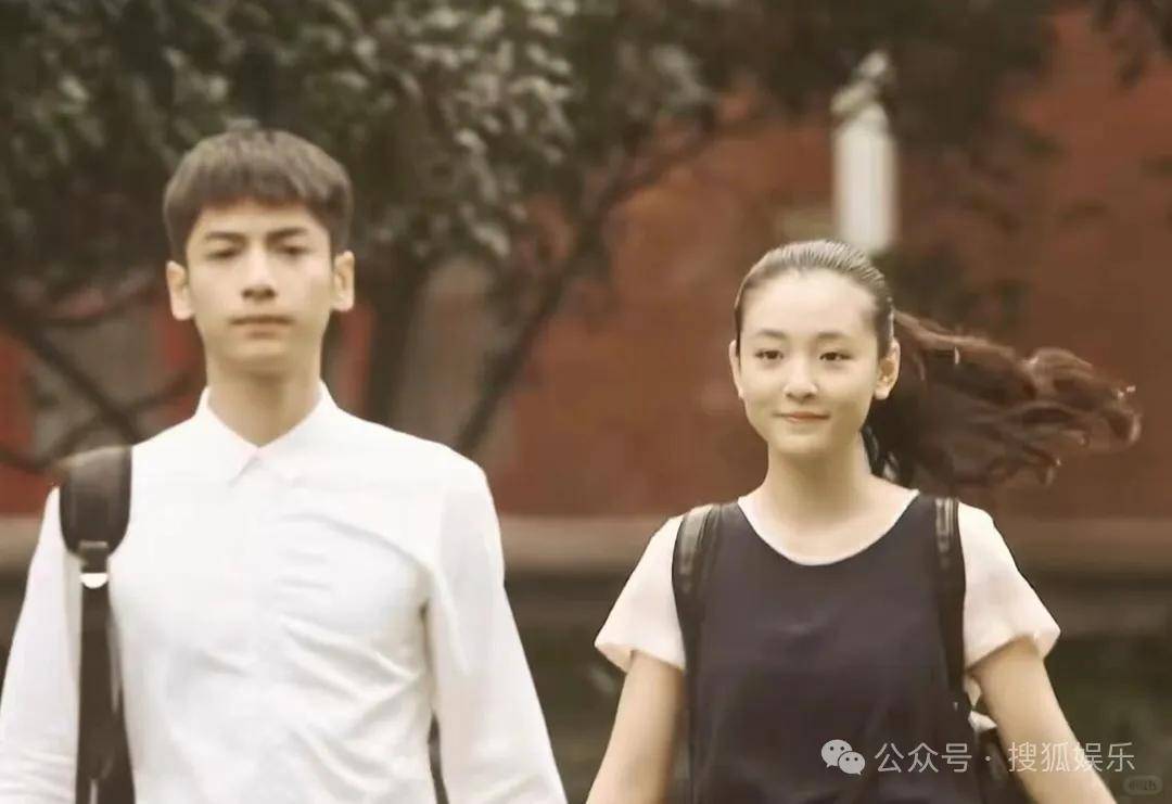 離婚三年又被拍到親密逛超市，他倆這是純帶娃還是真復(fù)合了？
