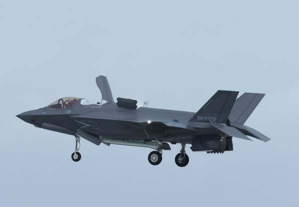 日本首批F-35B從美國飛回，戰(zhàn)后首次擁有艦載戰(zhàn)斗機