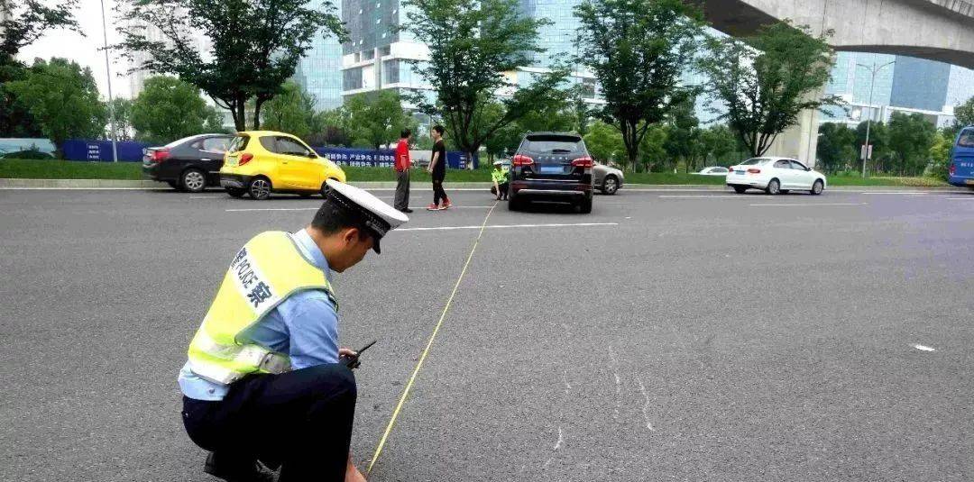 “剛走出去不到一分鐘就出事”，一家五口1死4傷！家屬最新發(fā)聲