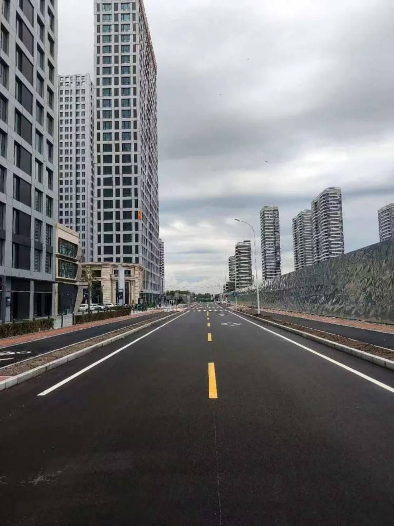 雙向2車道！哈爾濱市群力外灘1898配套道路—規(guī)劃一路工程正式完工通車