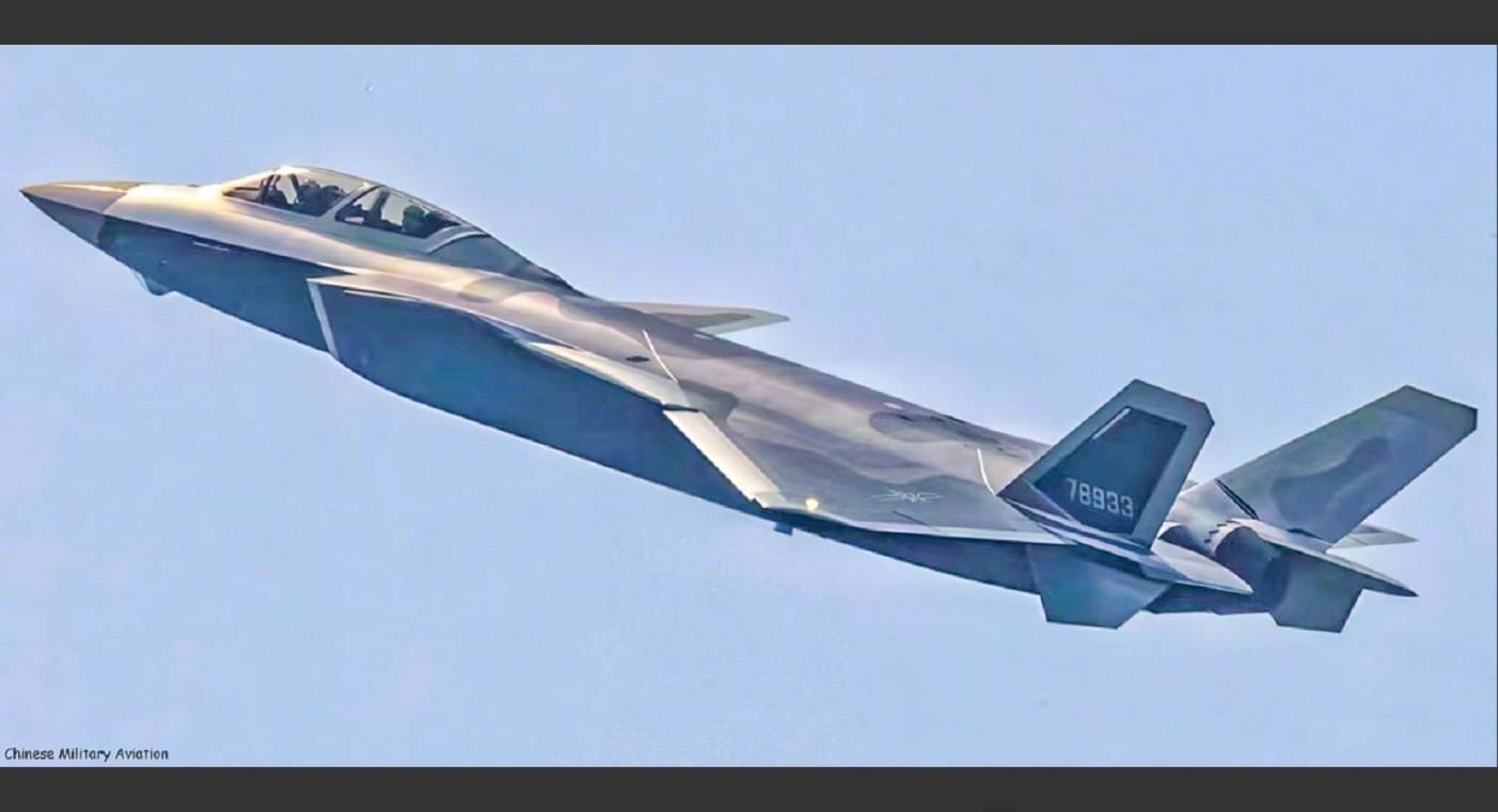 300公里極限打擊！解放軍霹靂-16震撼亮相，殲-20戰(zhàn)機火力大幅增強