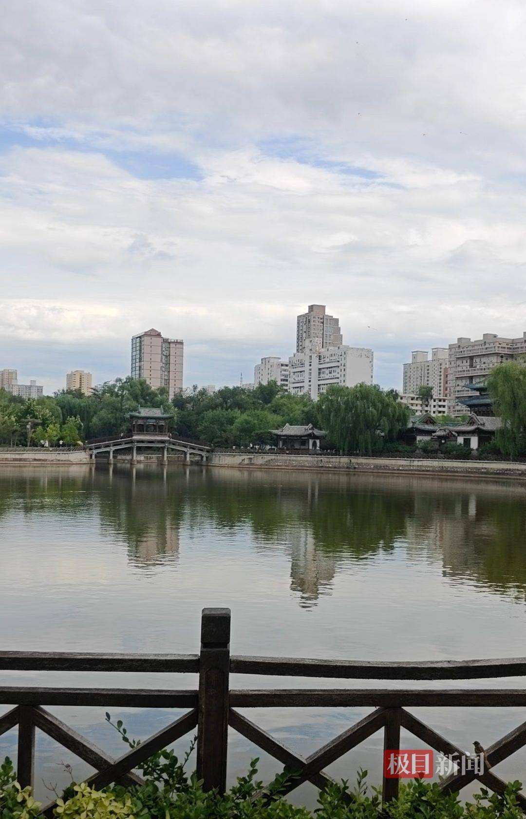 太原一公園為游客打撈手機(jī)時(shí)意外發(fā)現(xiàn)100多發(fā)步槍子彈，警方介入調(diào)查