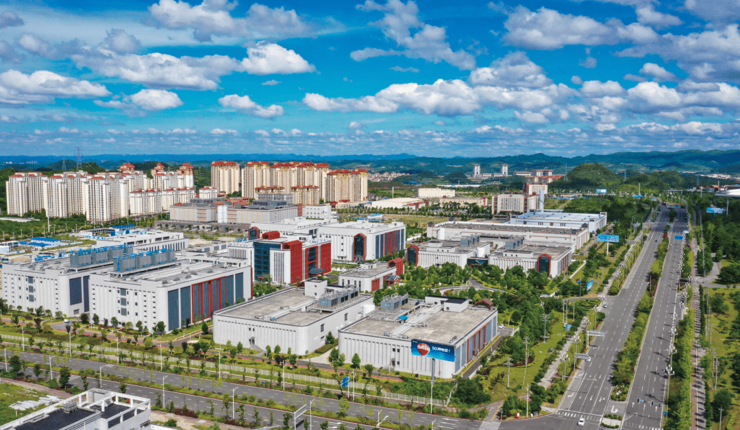 貴州省委常委、貴陽市委書記胡忠雄：統(tǒng)籌發(fā)展和安全 做強(qiáng)做優(yōu)數(shù)字經(jīng)濟(jì)