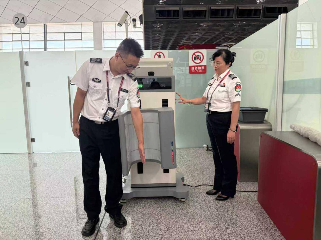 打石膏、戴假肢的旅客，在鄭州機(jī)場(chǎng)過(guò)安檢更便利了