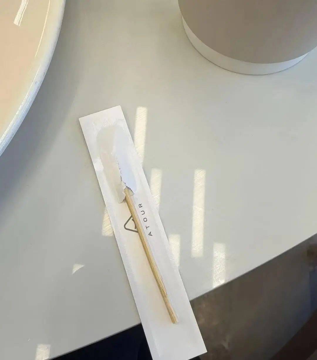 女子稱在知名連鎖酒店內(nèi)用牙簽，入口后猛然發(fā)現(xiàn)可能是別人用過的，店方回應(yīng)