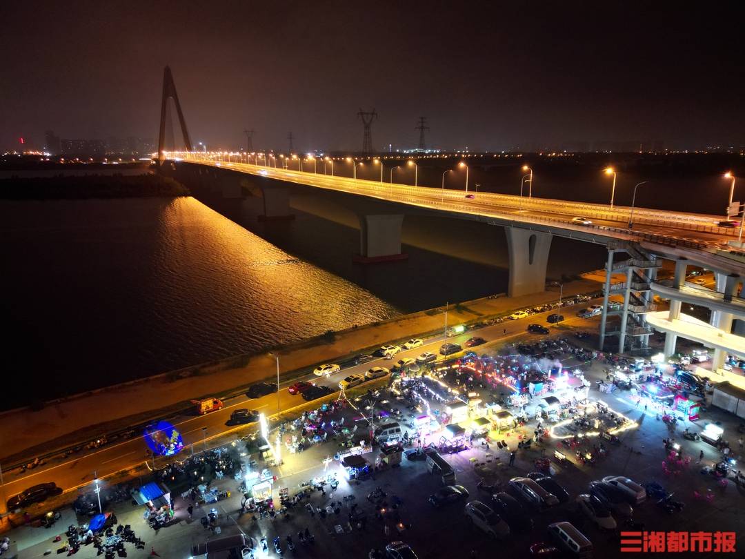 露天客廳，煙火長卷：湘江“橋”下見長沙真性情