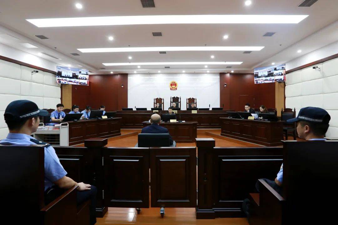 受賄近900萬元，貴州銅仁市人大常委會原副主任楊彪受審