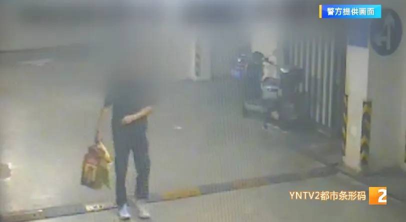 凌晨怪事！男子提著茅臺袋子在車庫，翻垃圾桶竟為了.....