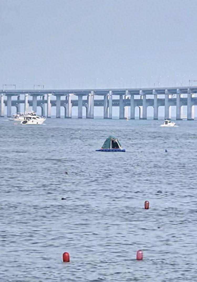 游客在海面搭建移動帳篷露營，大連海警：不違規(guī)，但需注意安全