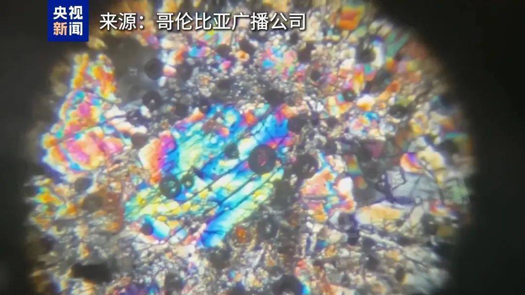 一顆隕石墜落在國外民宅，內(nèi)部結(jié)構(gòu)呈現(xiàn)彩虹光澤；推測其形成于45.6億年前