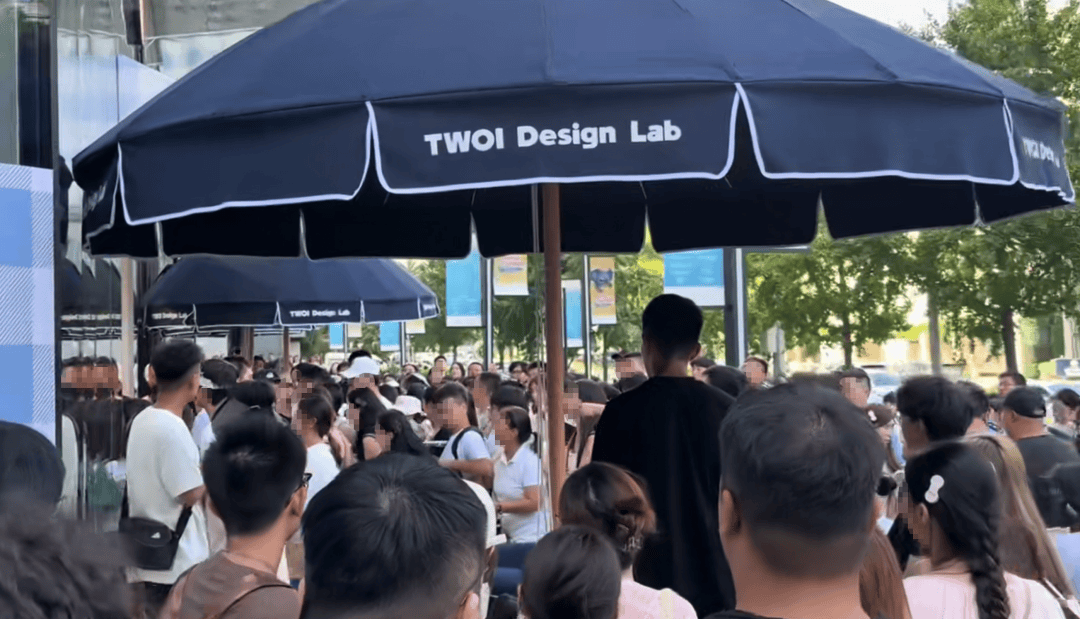 開業(yè)第一天就閉店！人多到崩潰，排隊超8小時，品牌道歉，補(bǔ)償方案公布！