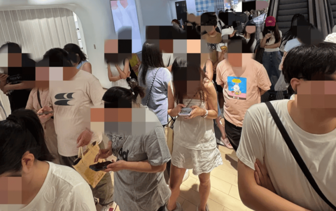 開業(yè)第一天就閉店！人多到崩潰，排隊超8小時，品牌道歉，補(bǔ)償方案公布！