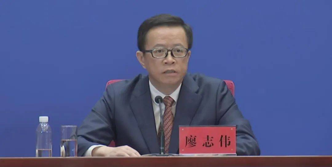 受中央組織部領(lǐng)導(dǎo)委派，中央組織部有關(guān)干部局負(fù)責(zé)同志出席長江委領(lǐng)導(dǎo)干部會(huì)議，宣布中央決定：廖志偉同志任長江水利委員會(huì)黨組書記