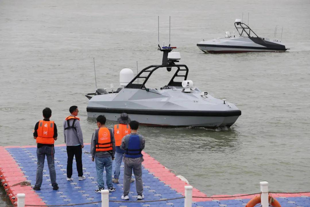美媒爆料：055大驅(qū)“南昌”艦遭到美國無人艇跟蹤監(jiān)視！