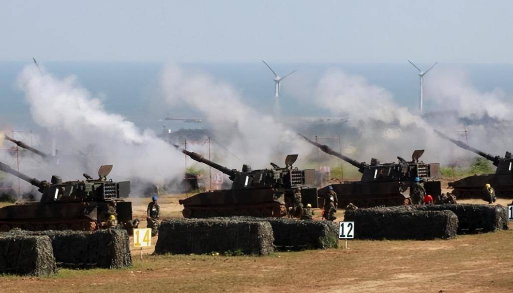 中方七艘大船齊聚東海南下！臺美如臨大敵，美軍偵察機火速出動，五角大樓不敢怠慢